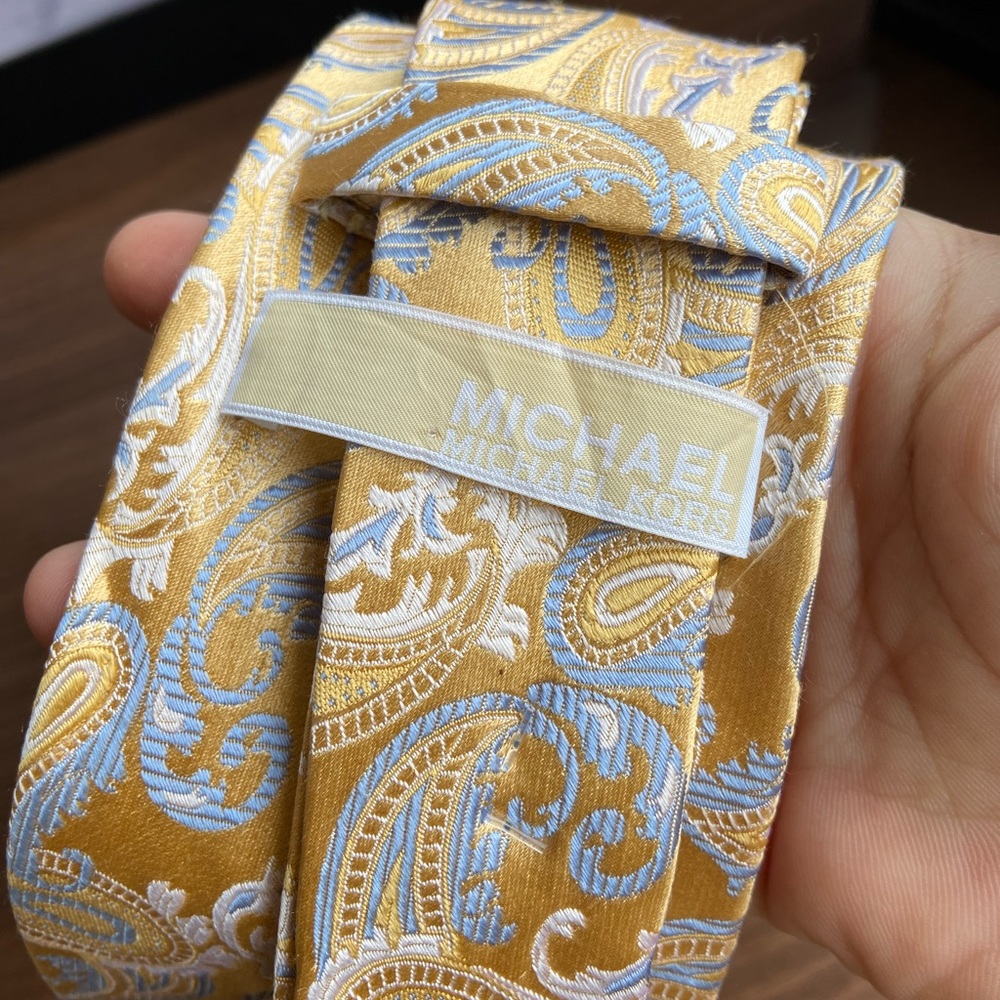Michael Kors Men’s Tie - Picture 5 of 9